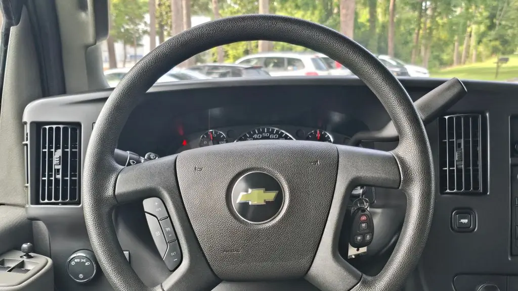 2025 Chevrolet Express LT 3500