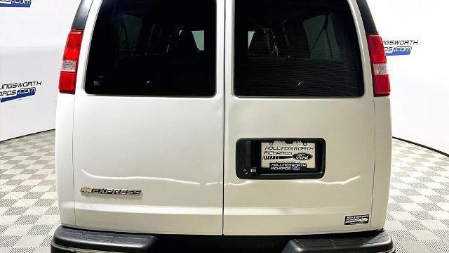 2025 Chevrolet Express LT 3500