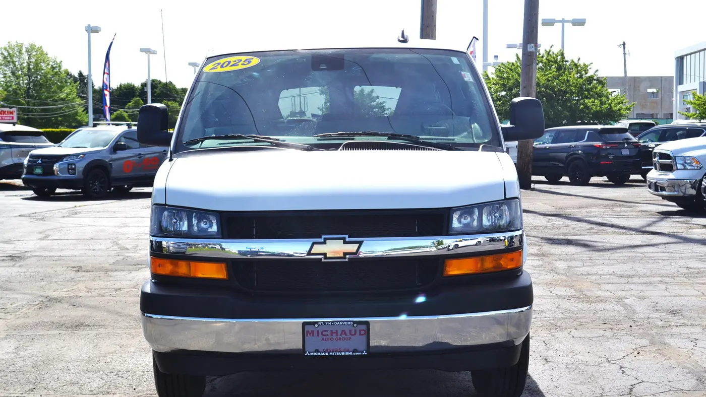 2025 Chevrolet Express LT 3500