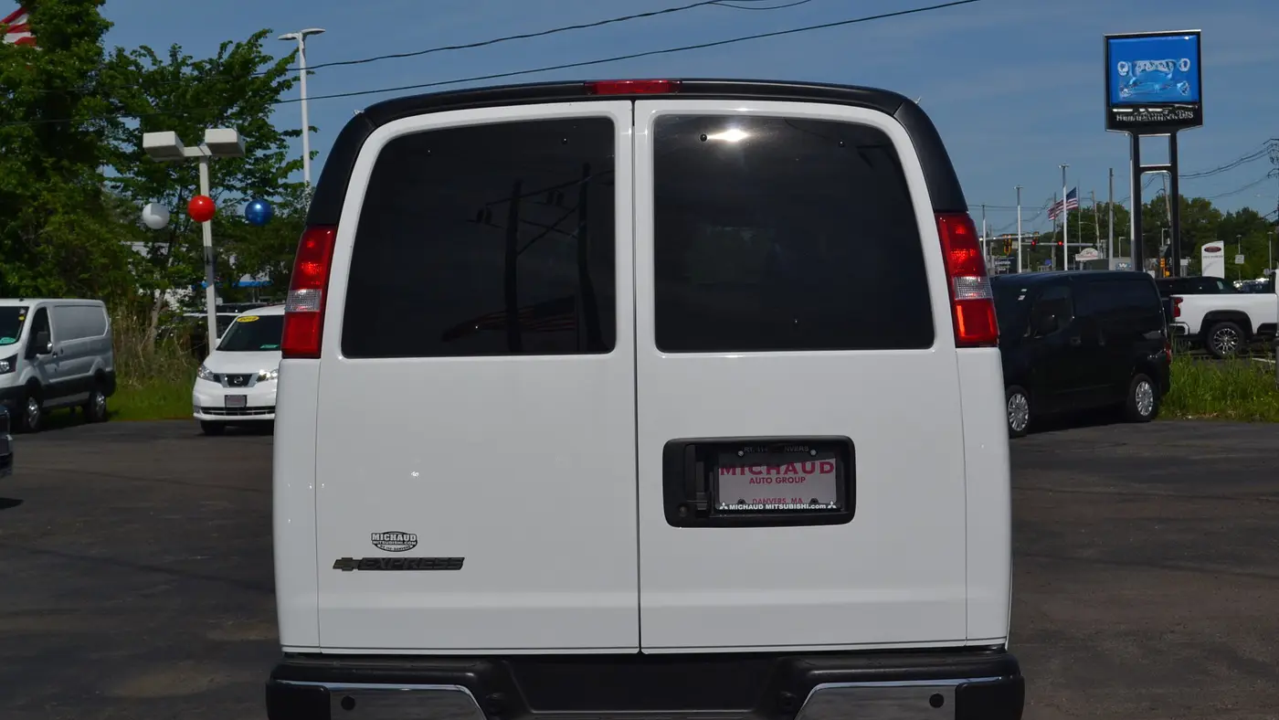2025 Chevrolet Express LT 3500