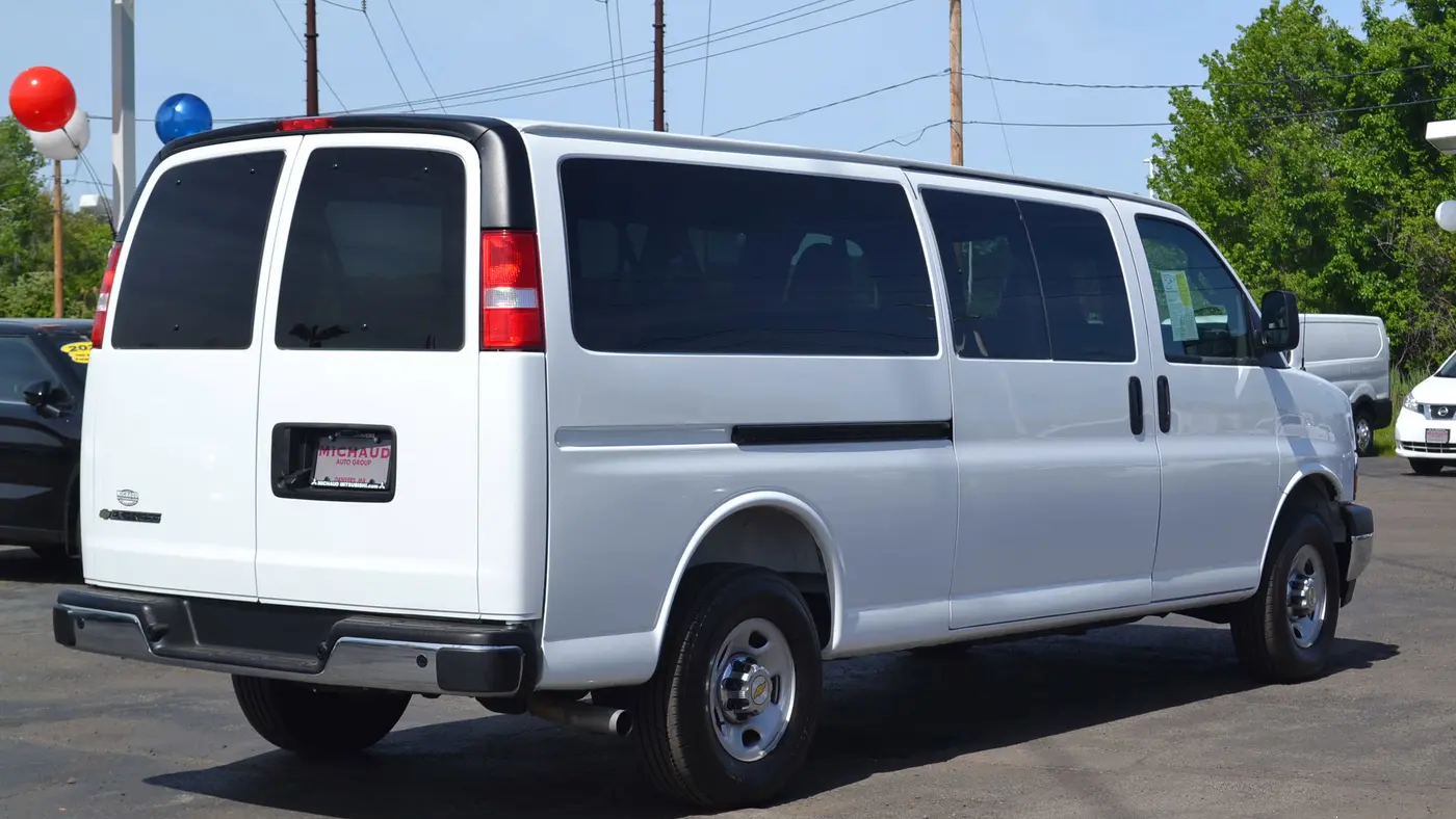 2025 Chevrolet Express LT 3500