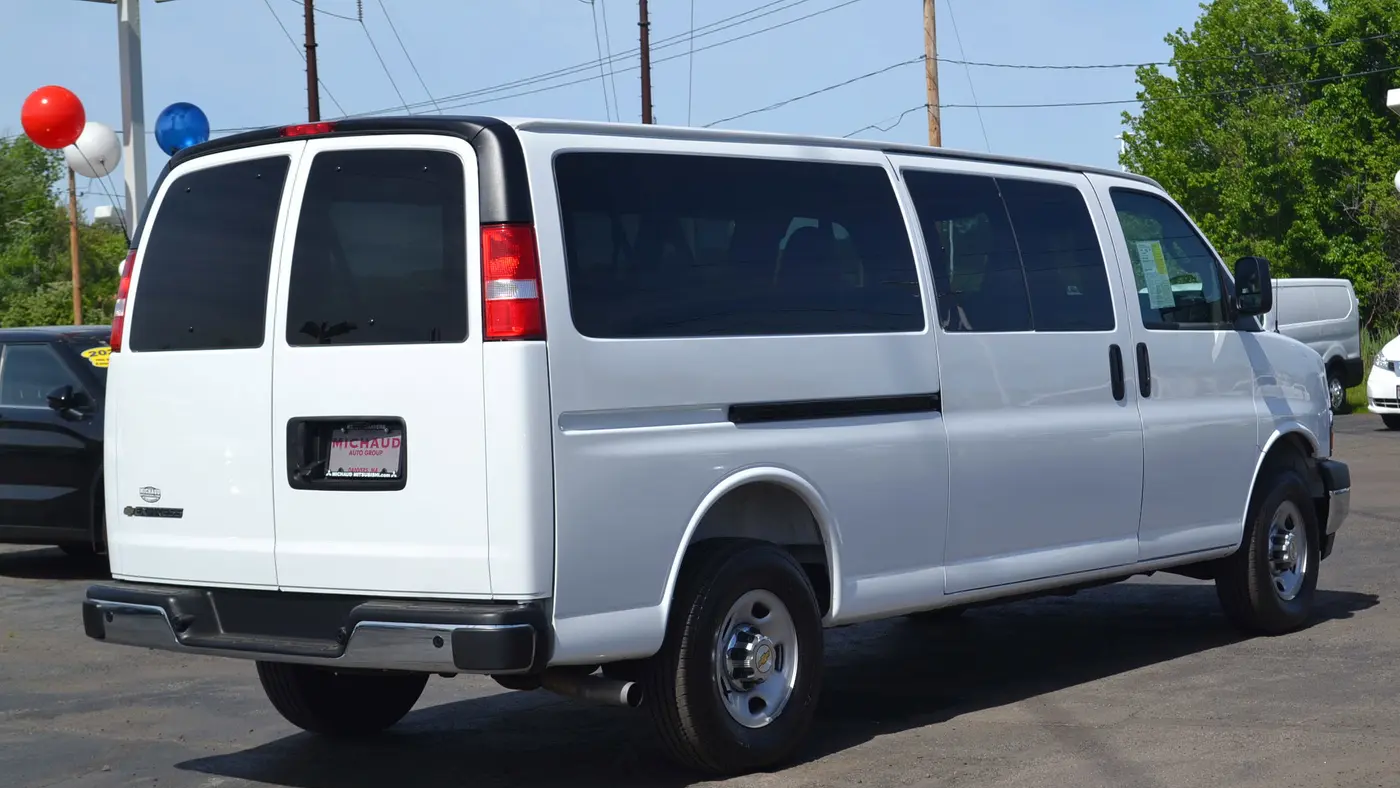 2025 Chevrolet Express LT 3500