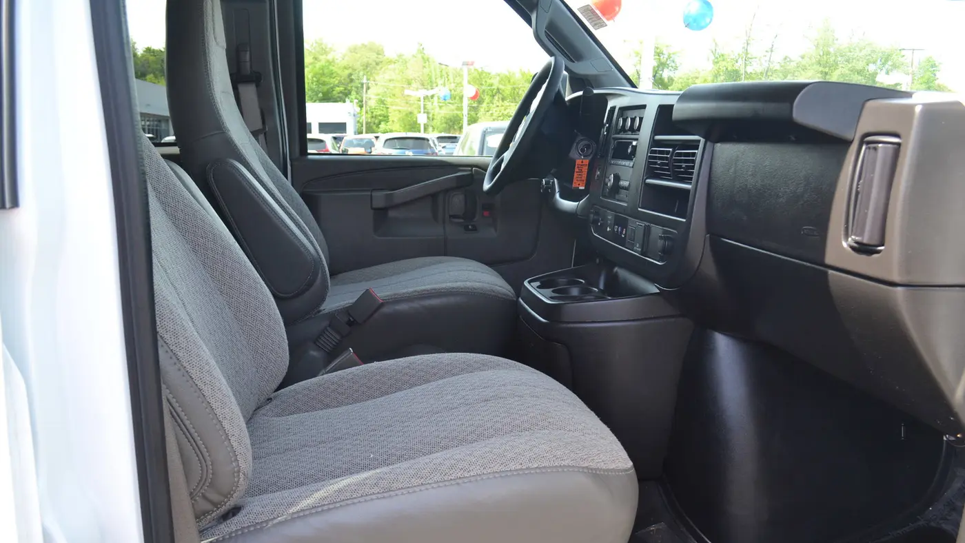 2025 Chevrolet Express LT 3500