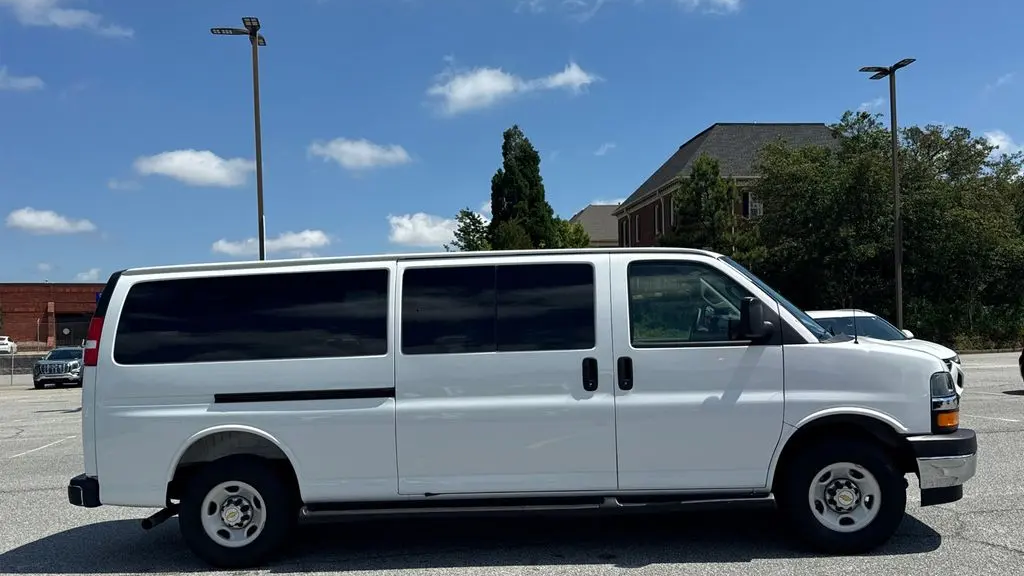 2025 Chevrolet Express LT 3500