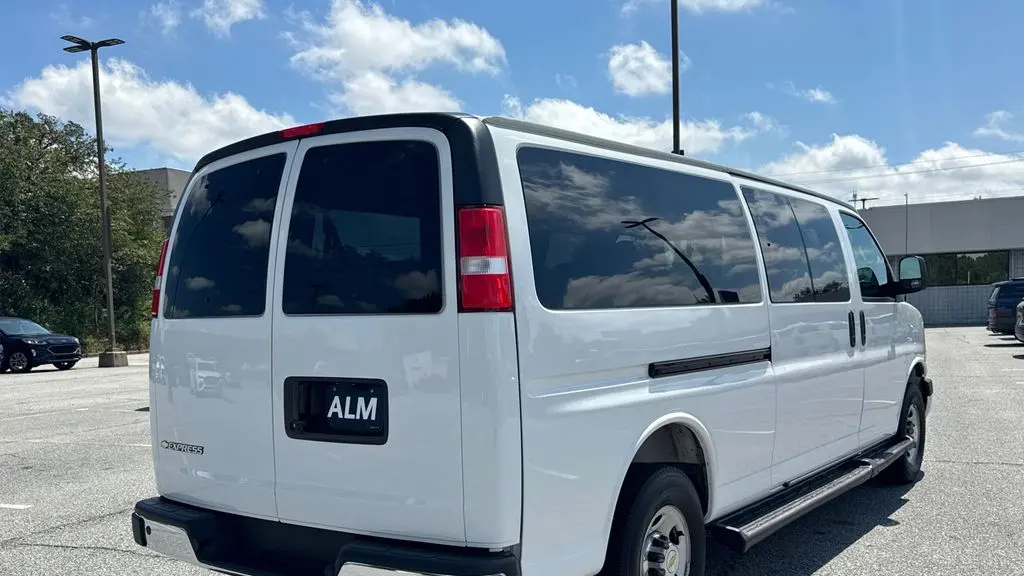 2025 Chevrolet Express LT 3500
