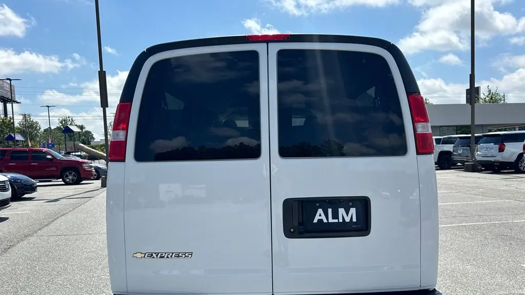2025 Chevrolet Express LT 3500