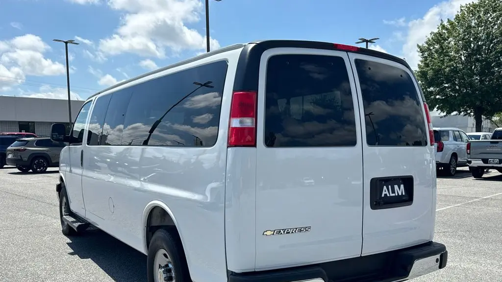 2025 Chevrolet Express LT 3500