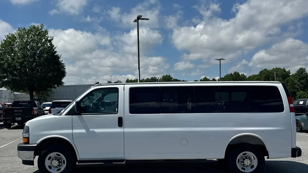 2025 Chevrolet Express LT 3500