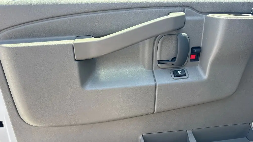 2025 Chevrolet Express LT 3500