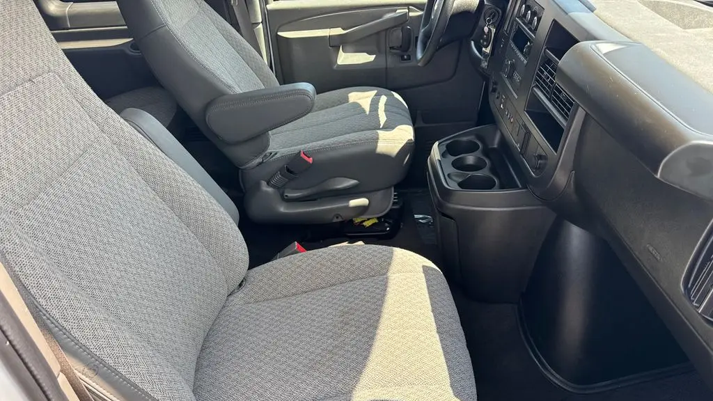 2025 Chevrolet Express LT 3500