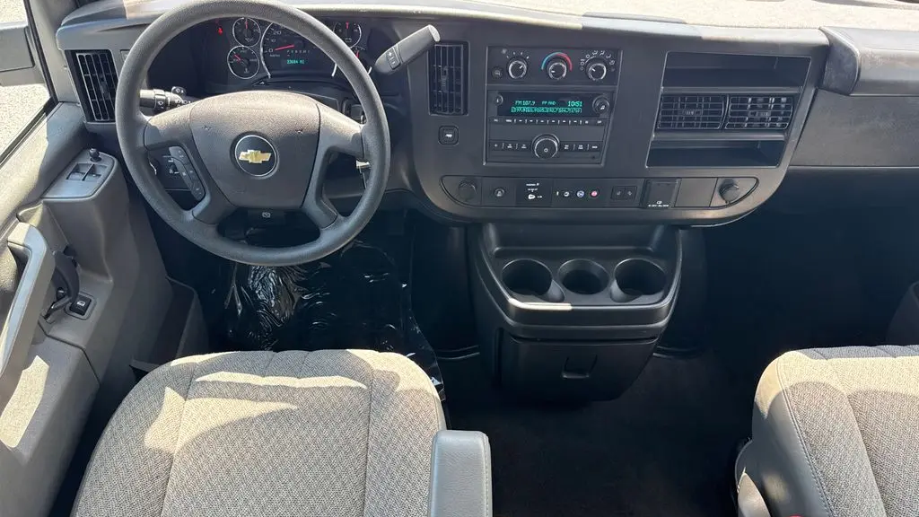 2025 Chevrolet Express LT 3500