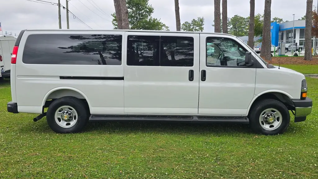 2025 Chevrolet Express LT 3500
