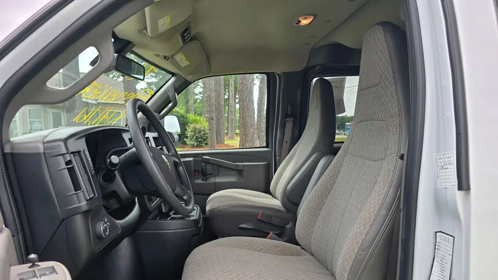 2025 Chevrolet Express LT 3500