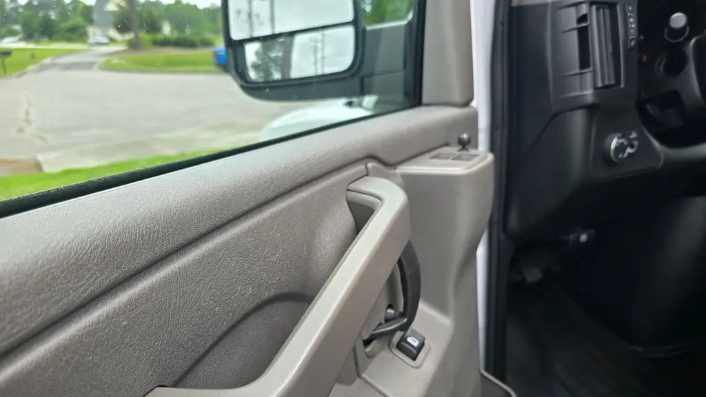 2025 Chevrolet Express LT 3500