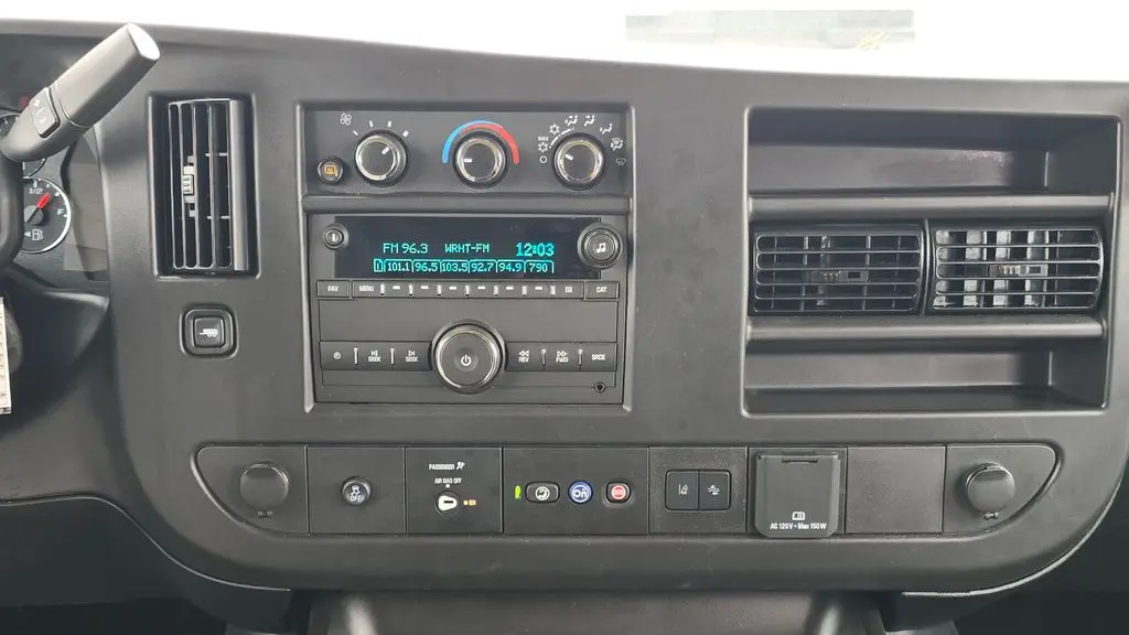 2025 Chevrolet Express LT 3500