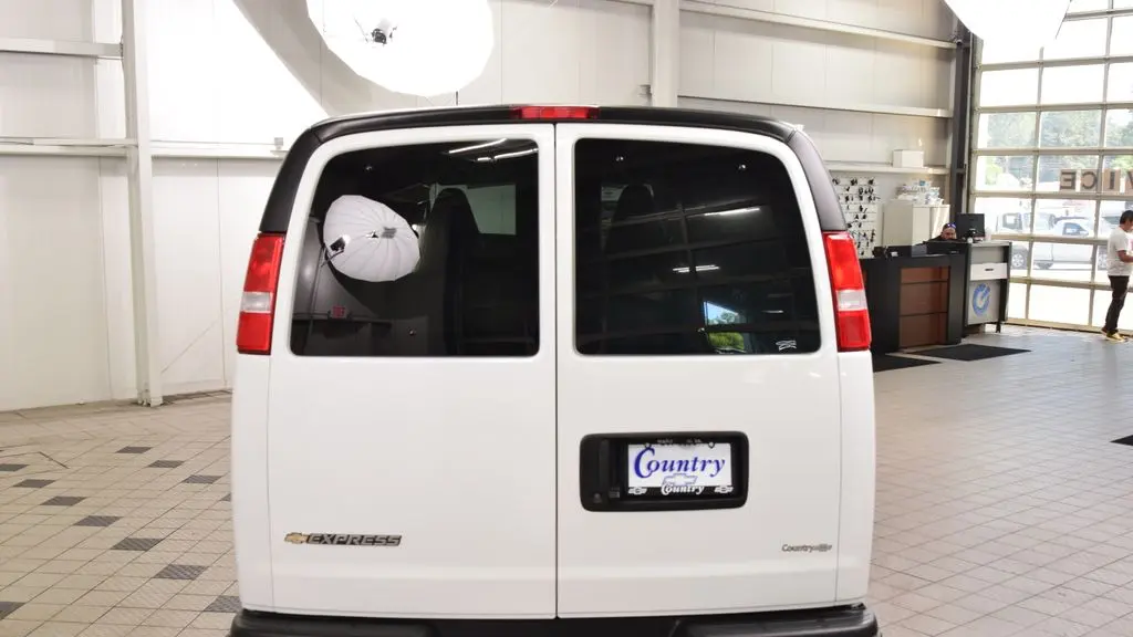 2025 Chevrolet Express LT 3500