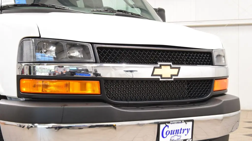 2025 Chevrolet Express LT 3500