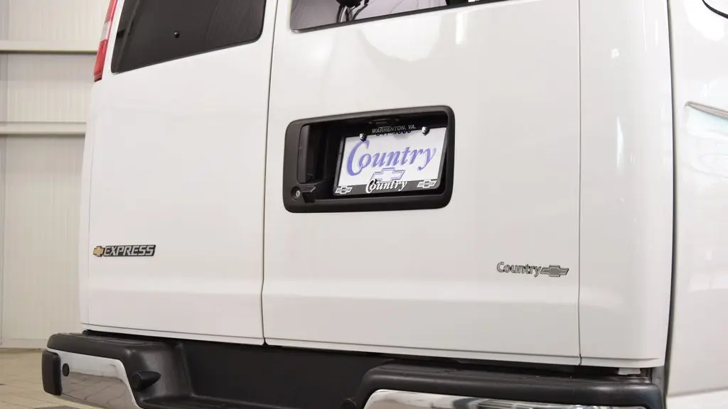 2025 Chevrolet Express LT 3500
