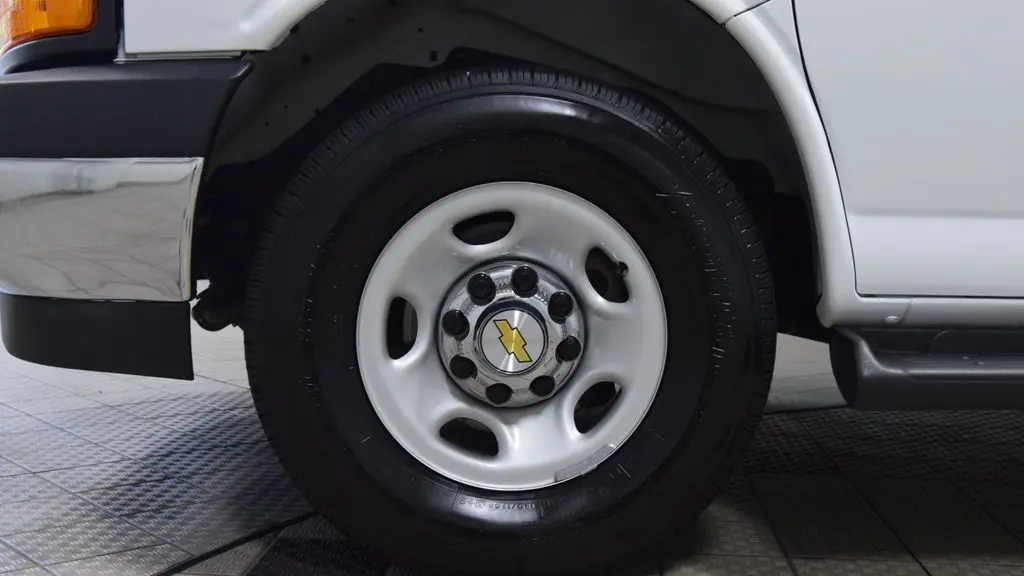 2025 Chevrolet Express LT 3500