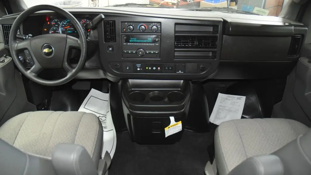 2025 Chevrolet Express LT 3500