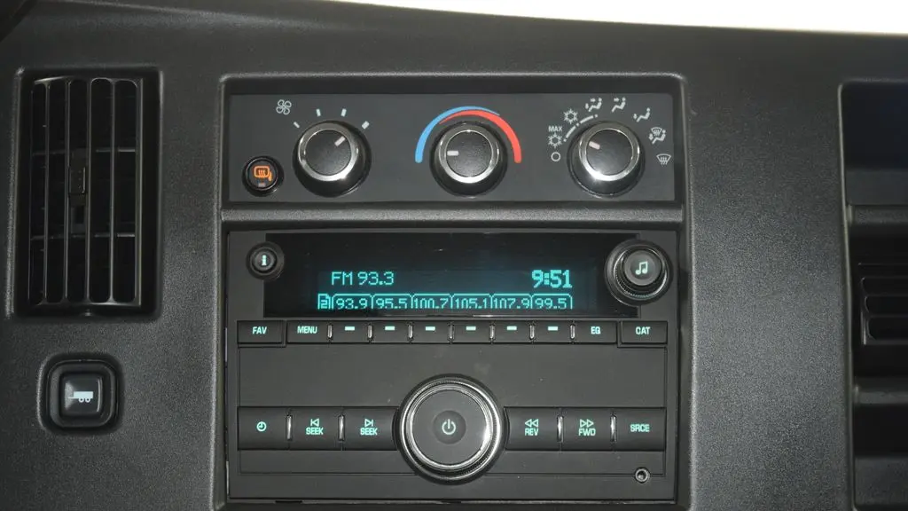 2025 Chevrolet Express LT 3500