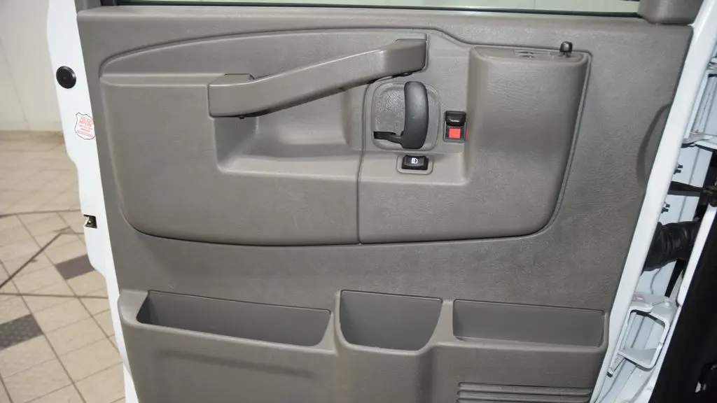 2025 Chevrolet Express LT 3500