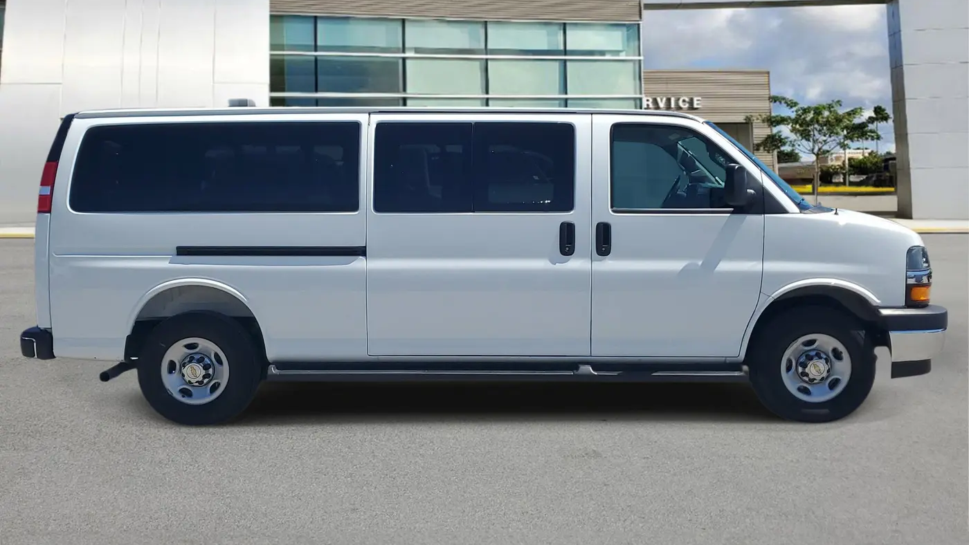 2025 Chevrolet Express LT 3500