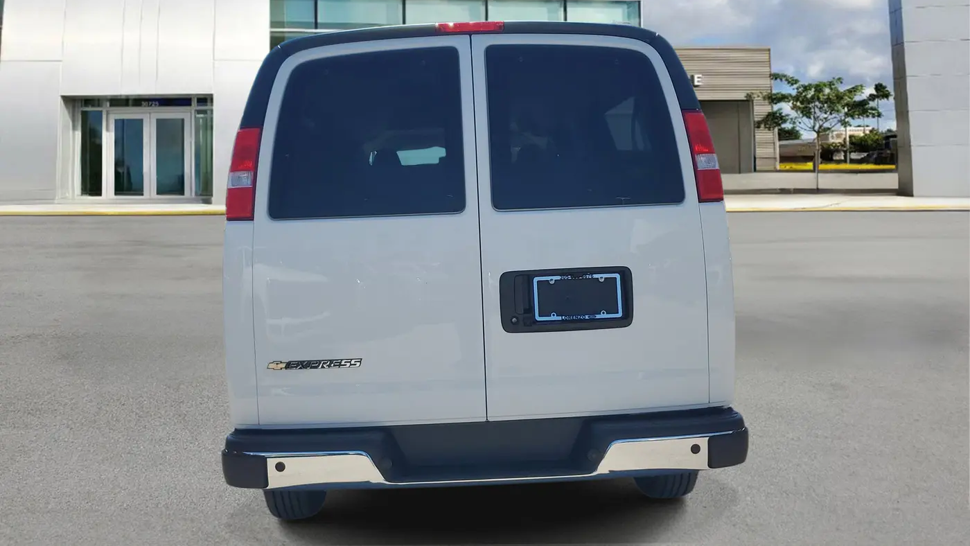 2025 Chevrolet Express LT 3500