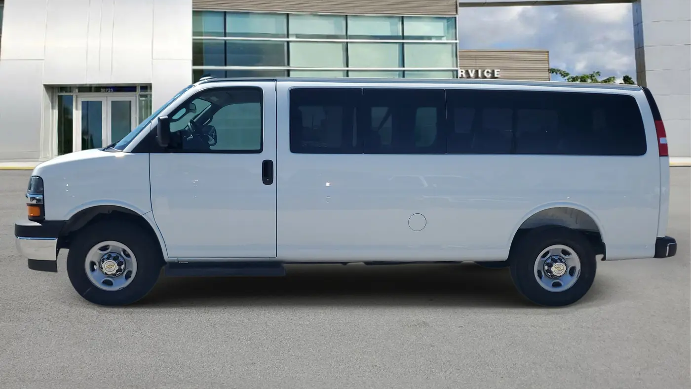 2025 Chevrolet Express LT 3500