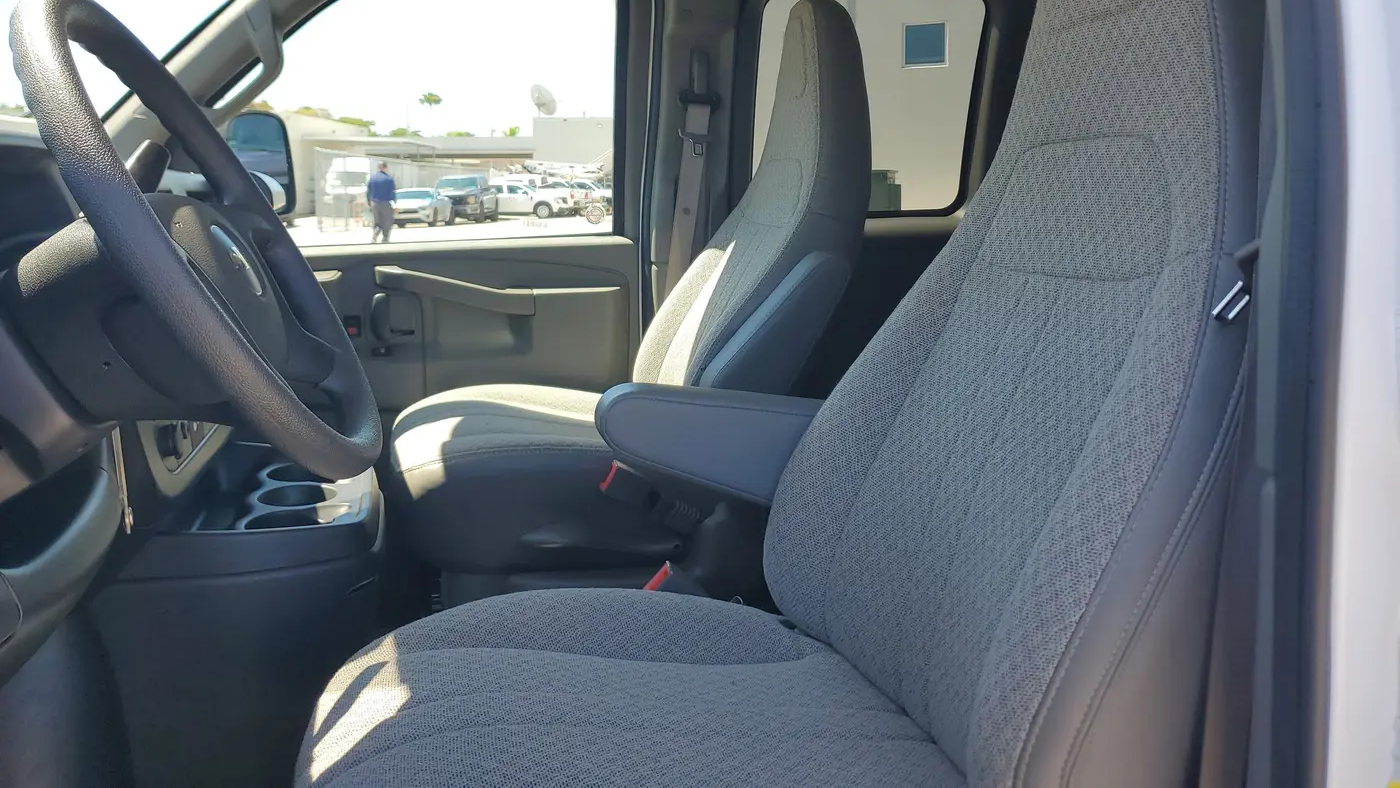2025 Chevrolet Express LT 3500