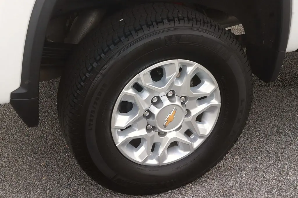 2026 Chevrolet Silverado Hd - $65,148