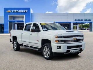 2019 Chevrolet Silverado 2500HD with Summit White Exterior