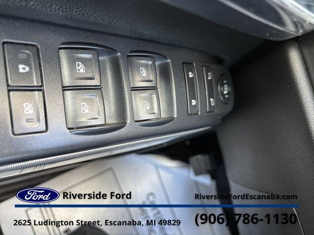 2015 Chevrolet Silverado - $25,995