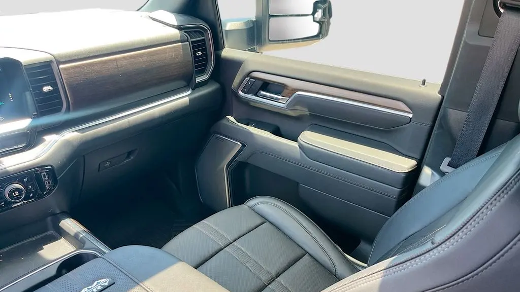 2025 Chevrolet Silverado 3500HD High Country