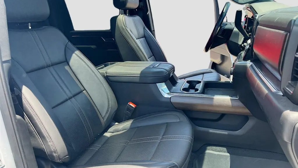 2025 Chevrolet Silverado 3500HD High Country