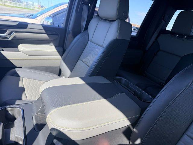 2025 Chevrolet Silverado Hd - $74,703