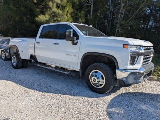 2023 Chevrolet Silverado 3500HD with Summit White Exterior