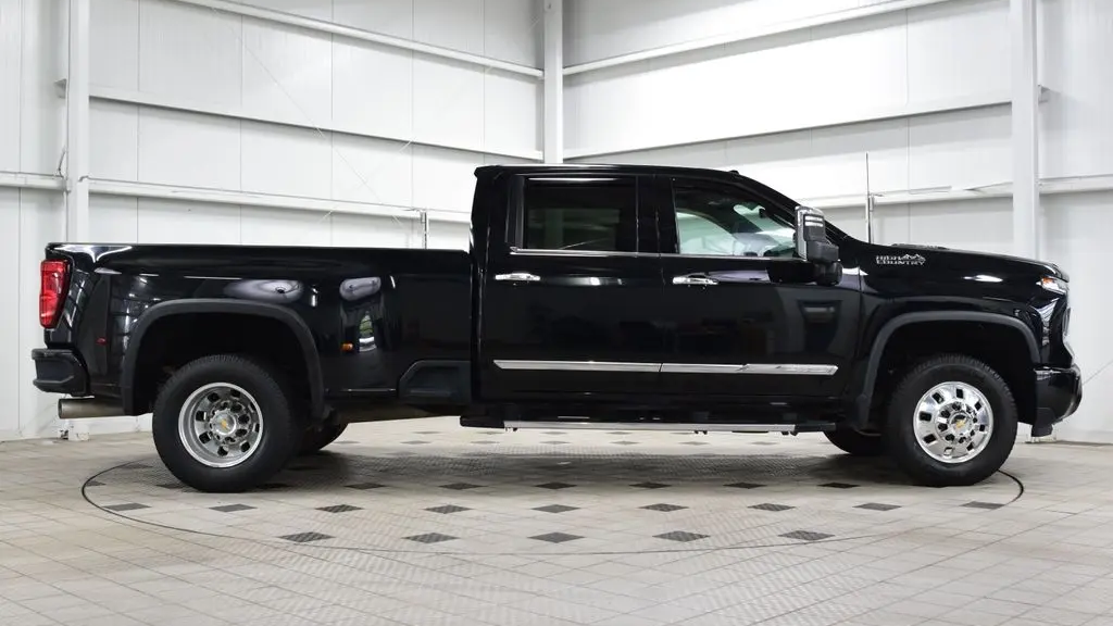2024 Chevrolet Silverado 3500HD High Country