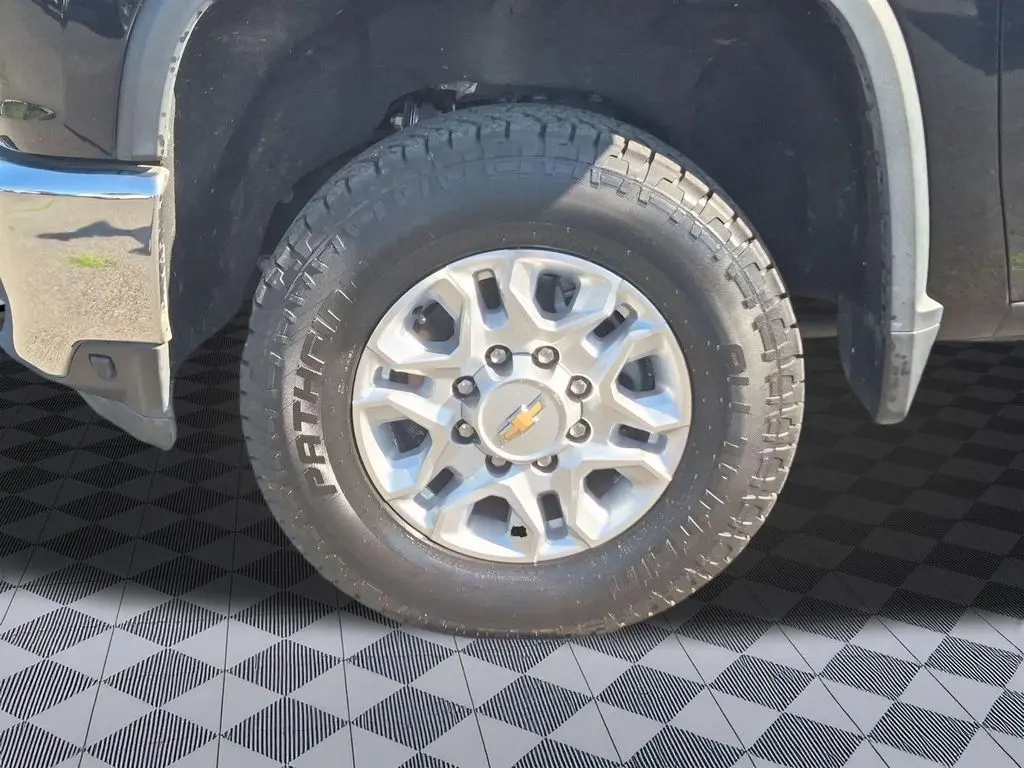 2021 Chevrolet Silverado - $42,238