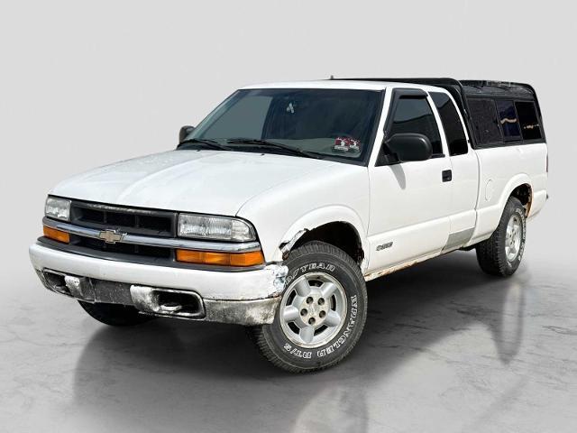 2002 Chevrolet S-10 Pickup - $2,275