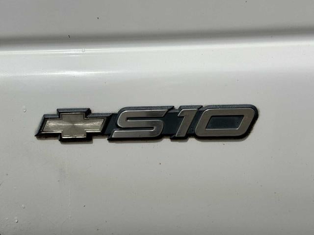 2002 Chevrolet S-10 Pickup - $2,275
