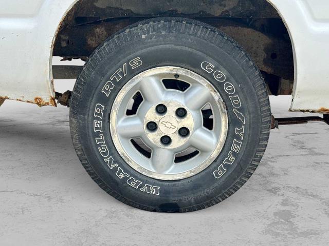 2002 Chevrolet S-10 Pickup - $2,275