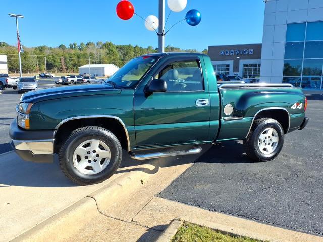 2005 Chevrolet Silverado - $14,895