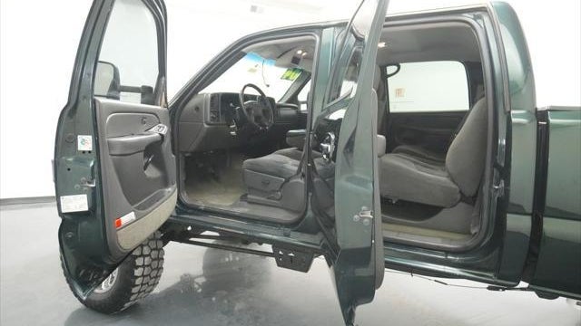 2004 Chevrolet Silverado 2500HD LS