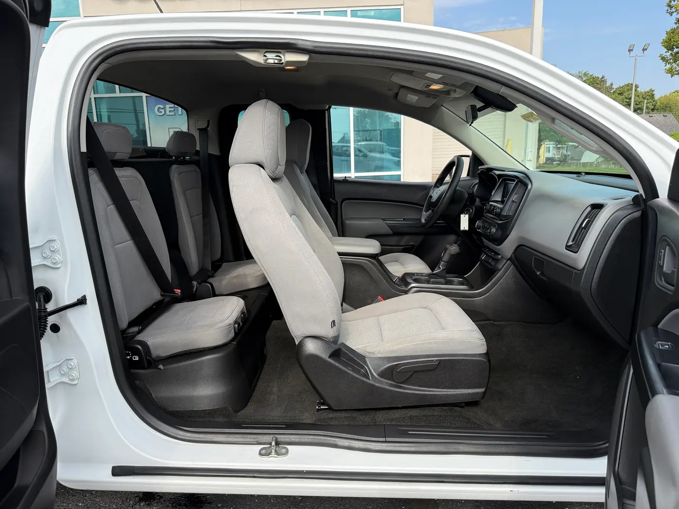 2015 Chevrolet Colorado - $10,998