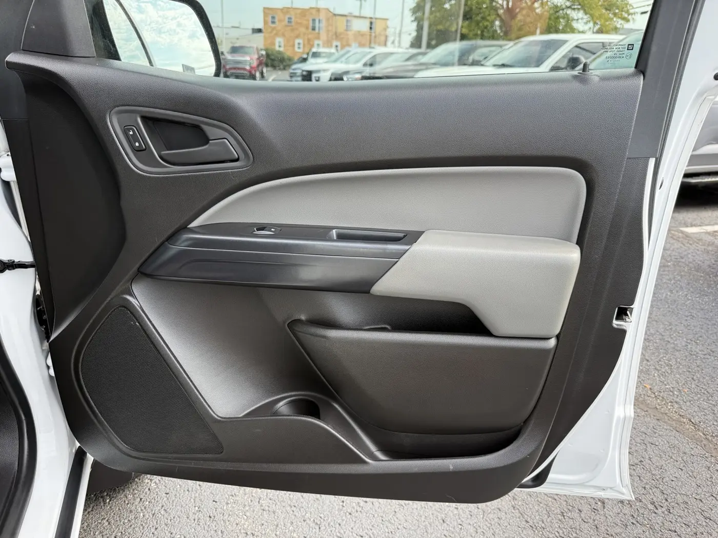 2015 Chevrolet Colorado - $10,998