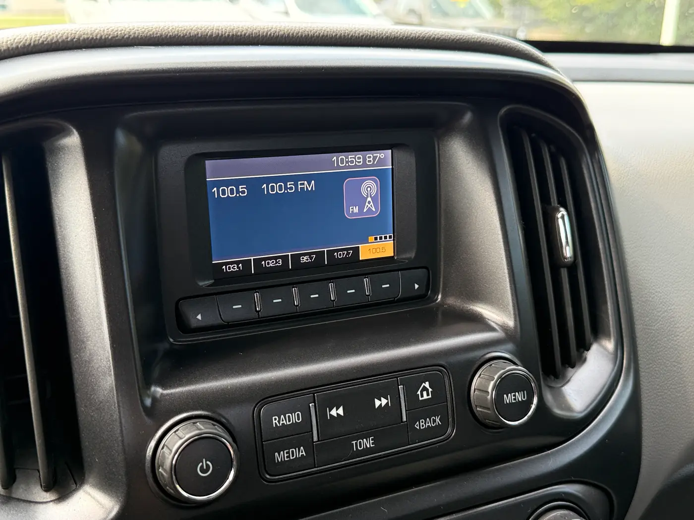 2015 Chevrolet Colorado - $10,998