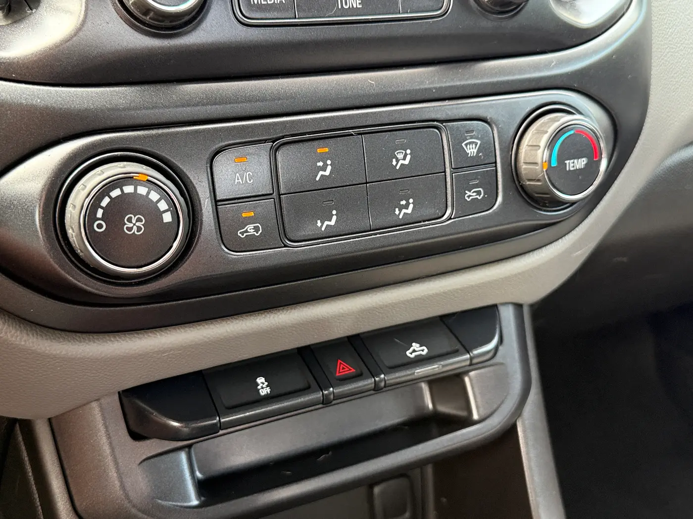 2015 Chevrolet Colorado - $10,998