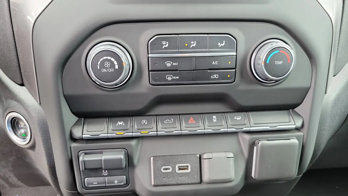 2024 Chevrolet Silverado 1500 Custom