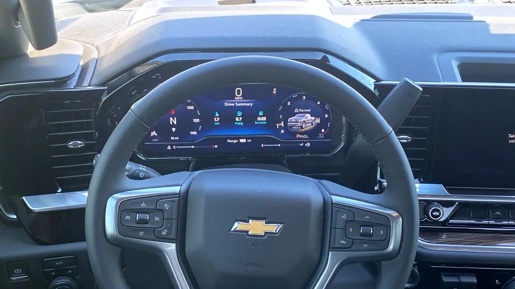 2025 Chevrolet Silverado 1500 LT